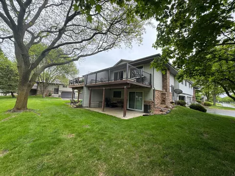 604 Portland Pl, Burnsville, MN 55337