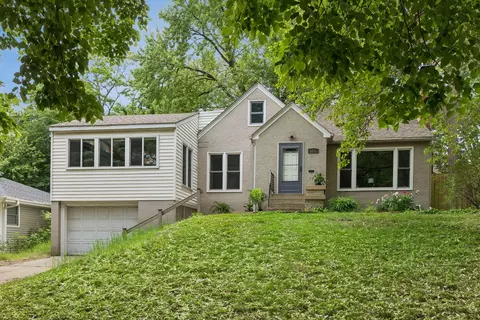 1233 Maywood St, Saint Paul, MN 55117