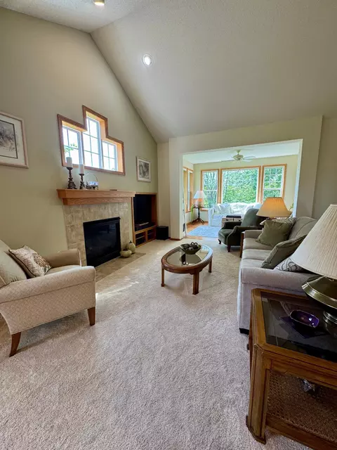 4711 Walnut Grove Ln N, Plymouth, MN 55446