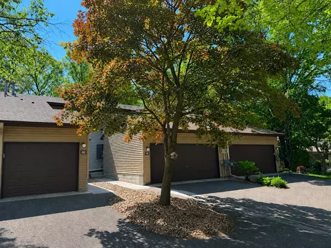 110 South Dr #E, Circle Pines, MN 55014