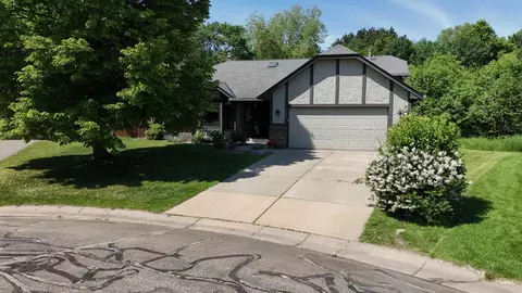 5551 Brickstone Ct, Shoreview, MN 55126