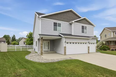 3432 Loberg Dr, West Fargo, ND 58078