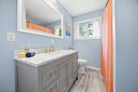 Bath - 304 6th Ave SE, Barnesville, MN 56514 photo 1 of 2