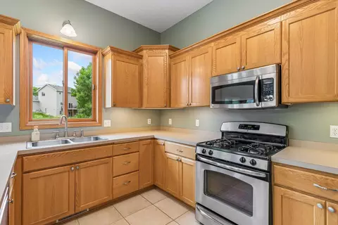 Kitchen - 1405 Landsdown Rd, Buffalo, MN 55313 photo 3 of 4
