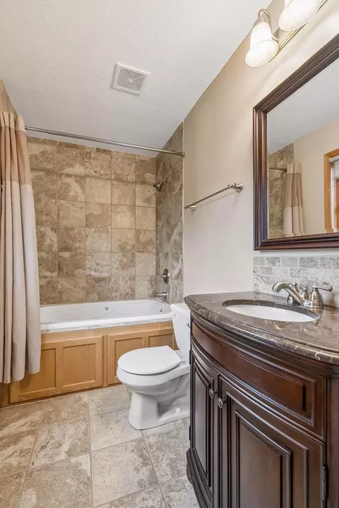 Bath - 1405 Landsdown Rd, Buffalo, MN 55313 photo 3 of 5