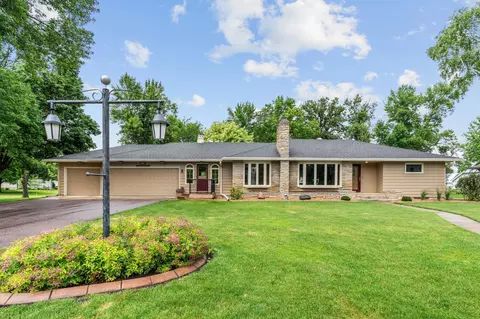719 Park Ave, Hamburg, MN 55339