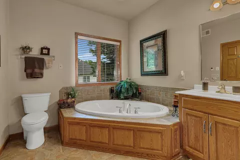Bath - 2012 Temminck Rd, Saint Cloud, MN 56301 photo 4 of 5