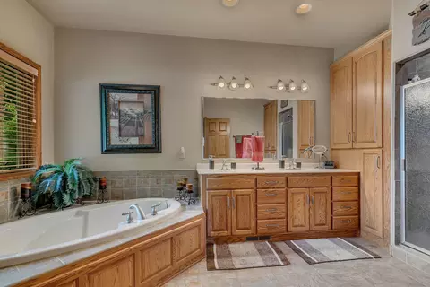 Bath - 2012 Temminck Rd, Saint Cloud, MN 56301 photo 3 of 5