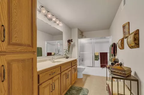 Bath - 2012 Temminck Rd, Saint Cloud, MN 56301 photo 5 of 5