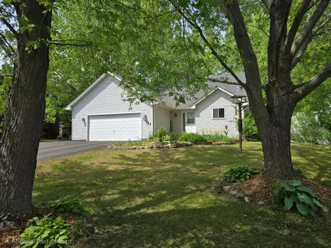 31225 Peninsula Ave, Lindstrom, MN 55045