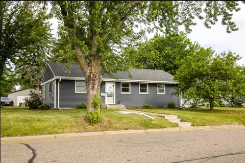 417 6th Ave NE, Osseo, MN 55369