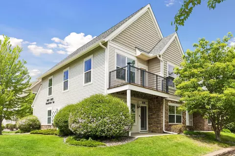 8413 Forestview Ln N #101, Maple Grove, MN 55369