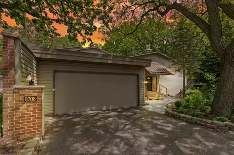 9708 Mill Creek Dr, Eden Prairie, MN 55347