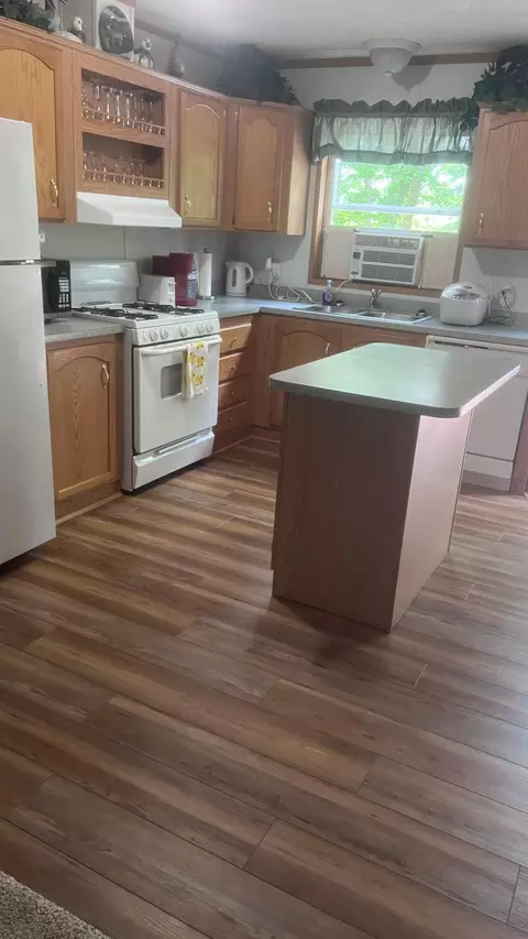Kitchen - 14701 Chokecherry Dr, Nevis, MN 56467 photo 2 of 2
