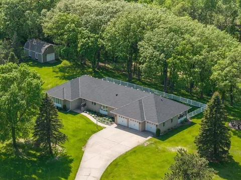 17887 Riverwood Dr, Little Falls, MN 56345