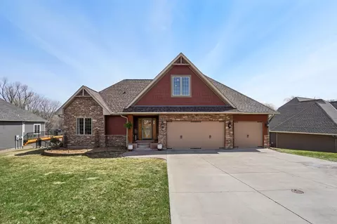 29411 Morningside Ct, Lindstrom, MN 55045