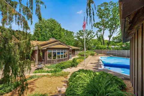 217 Arbor Ln, Burnsville, MN 55337