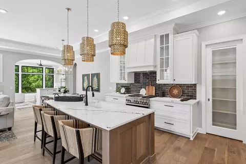 264 Wayzata Blvd E, Wayzata, MN 55391