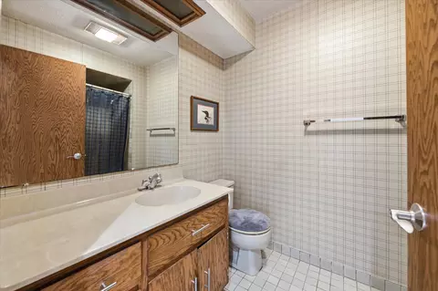 Bath - 5510 Maple Heights Rd, Excelsior, MN 55331 photo 2 of 3