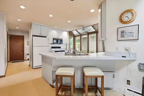 Kitchen - 5510 Maple Heights Rd, Excelsior, MN 55331 photo 3 of 3