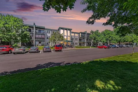 2720 Dale St N #C313, Roseville, MN 55113