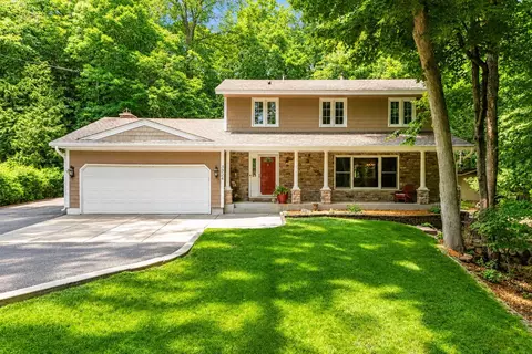 3924 Tonkawood Rd, Minnetonka, MN 55345