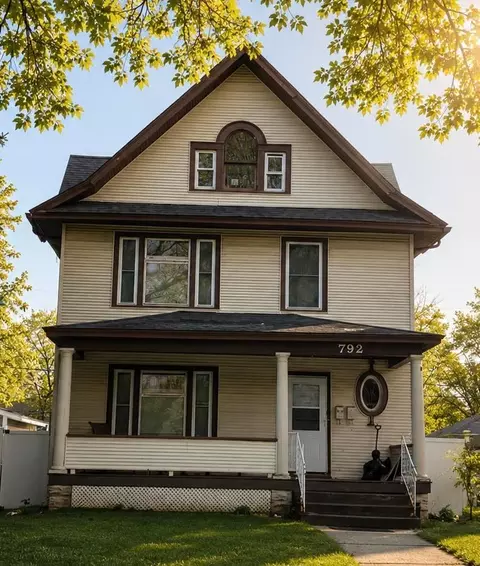 792 Fuller Ave, Saint Paul, MN 55104