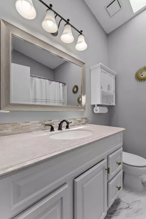 Bath - 899 Park Knoll Dr, Eagan, MN 55123 photo 1 of 3
