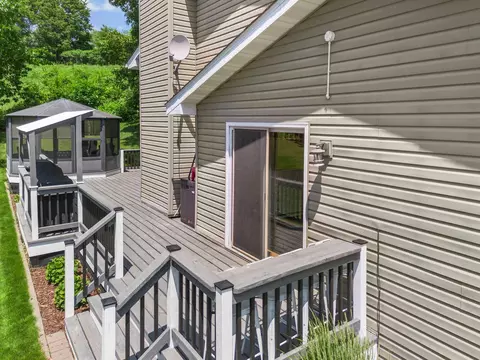 Exterior - 899 Park Knoll Dr, Eagan, MN 55123 photo 8 of 9