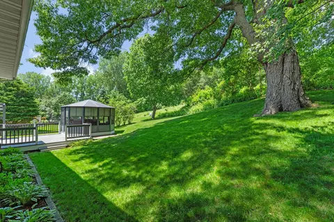 Exterior - 899 Park Knoll Dr, Eagan, MN 55123 photo 2 of 9