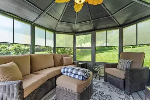 Exterior - 899 Park Knoll Dr, Eagan, MN 55123 photo 6 of 9