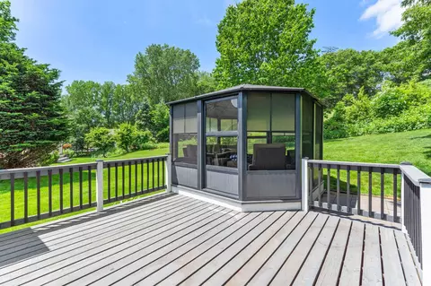 Exterior - 899 Park Knoll Dr, Eagan, MN 55123 photo 3 of 9