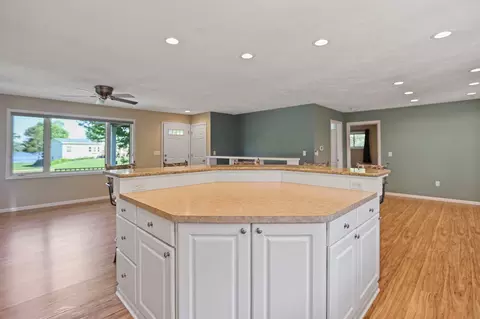 Kitchen - 5414 Elkton Trl, Faribault, MN 55021 photo 5 of 7