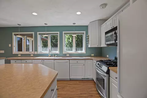 Kitchen - 5414 Elkton Trl, Faribault, MN 55021 photo 7 of 7