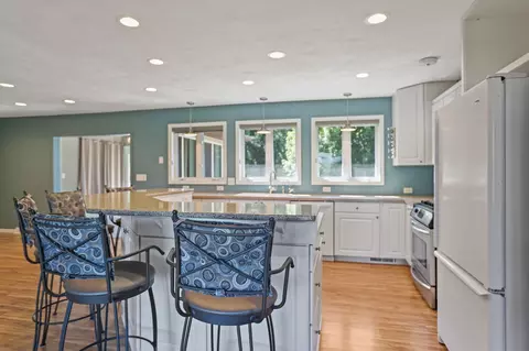 Kitchen - 5414 Elkton Trl, Faribault, MN 55021 photo 6 of 7