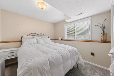 7250 Cactus Curv, Chanhassen, MN 55317