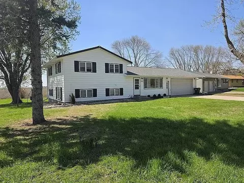 1107 4th St NW, Clara City, MN 56222