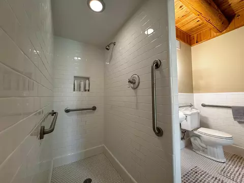 Bath - 2113 Birch Point Rd, Tower, MN 55790 photo 2 of 5