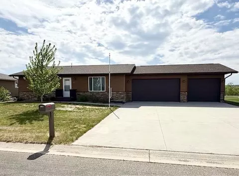 822 9th Ave SW, Perham, MN 56573