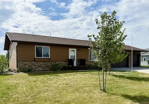 Exterior - 822 9th Ave SW, Perham, MN 56573 photo 2 of 4
