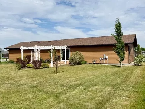 Exterior - 822 9th Ave SW, Perham, MN 56573 photo 4 of 4