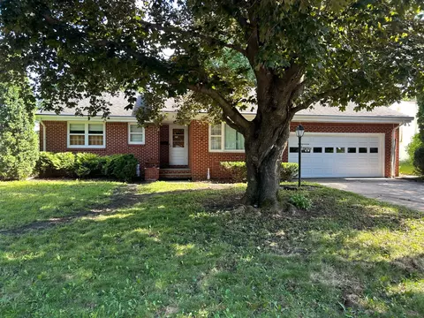 216 8th Ave SE, Waseca, MN 56093