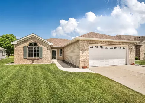 1037 Diamond Willow Cir, Waite Park, MN 56387