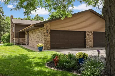 7111 Robinwood Bay Bay, Woodbury, MN 55125