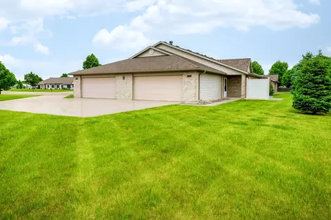 1415 Heatherwood Ct #4, West Fargo, ND 58078