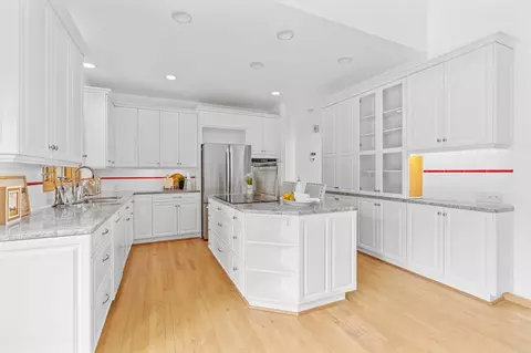 Kitchen - 1952 Safari Trl, Eagan, MN 55122 photo 3 of 5