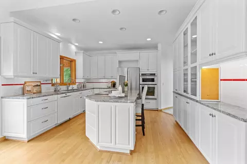Kitchen - 1952 Safari Trl, Eagan, MN 55122 photo 2 of 5