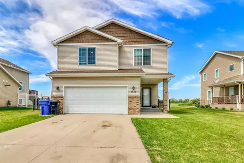 5543 27th St S, Fargo, ND 58104