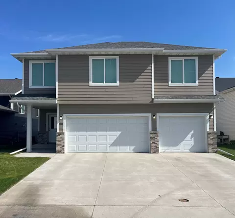 1118 Albert Ct W, West Fargo, ND 58078