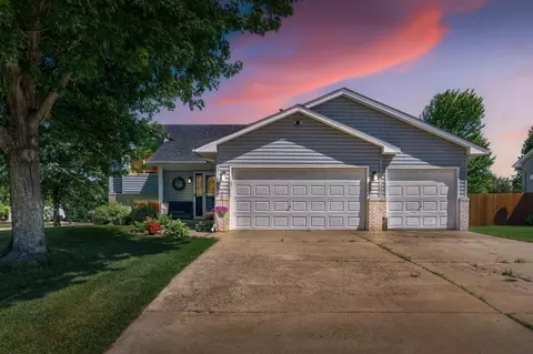 1831 73rd St, Hugo, MN 55038